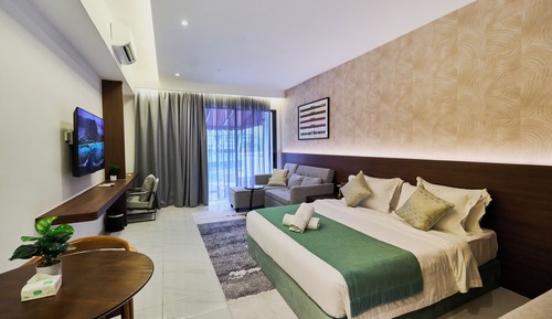 Premier Studio Suite, Non Smoking, Pool View