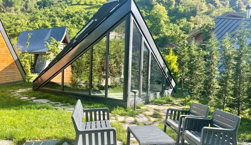 Deluxe Tree House