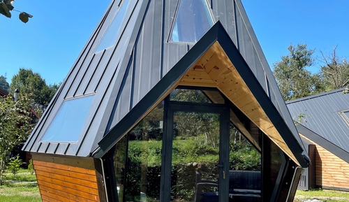 Deluxe Tree House