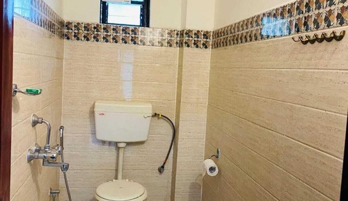 Comfort Room, Garden View