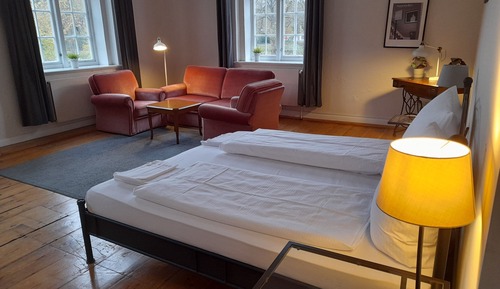 Suite, 1 King Bed, Bathtub
