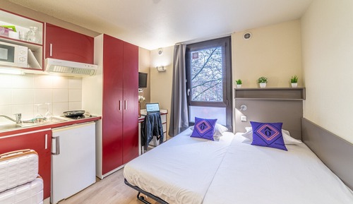 Standard Studio, Kitchenette