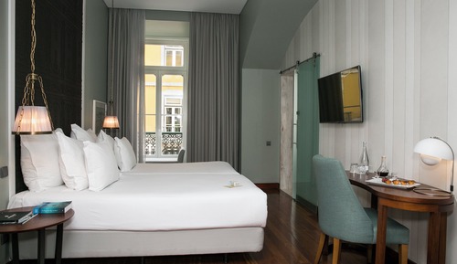 Superior Room (King Size Bed)