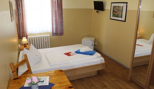 Single Room, 1 Twin Bed, Shared Bathroom