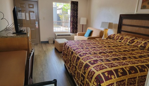 Room, 1 King Bed, Non Smoking, Jetted Tub