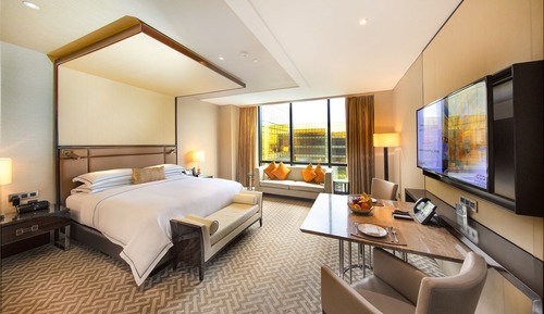 Deluxe Room, 1 King Bed