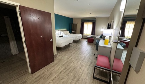 Suite, Multiple Beds, Hearing Accessible, Non Smoking