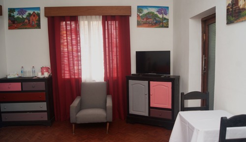 Comfort Room, 1 Queen Bed, Non Smoking, Courtyard View