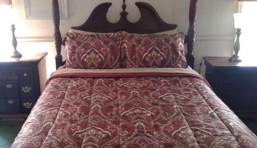 Presidential Room 305 King Bed with Jetted Tub