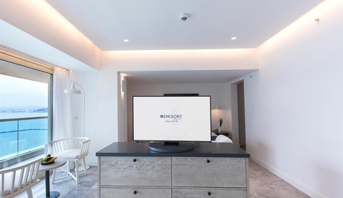 Junior Room, Sea View