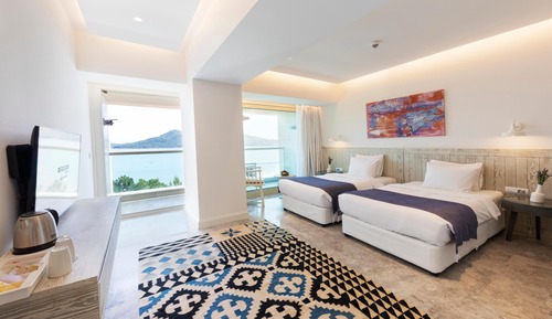 Superior Room, Partial Sea View