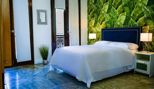 Room, Balcony