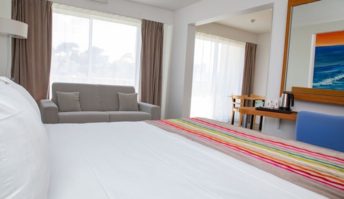 Family Room, 1 King Bed, Non Smoking (with Single Sofabed)