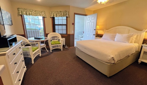 Queen, Garden View with Rain Shower on First Floor only