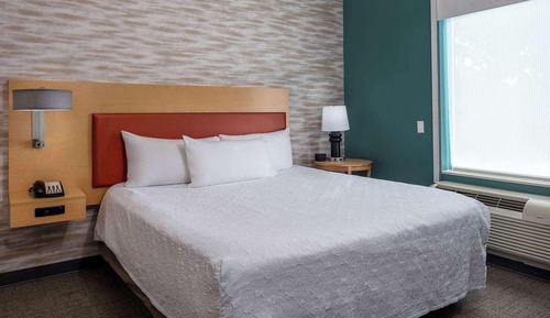 Suite, 1 King Bed, Accessible (Roll-in Shower)