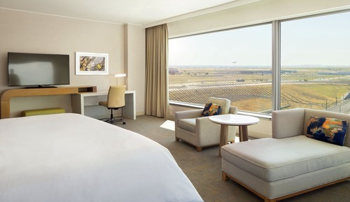Junior Suite, 1 King Bed (Mobility Accessible, Roll-In Shower)