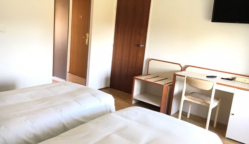 Connecting Rooms