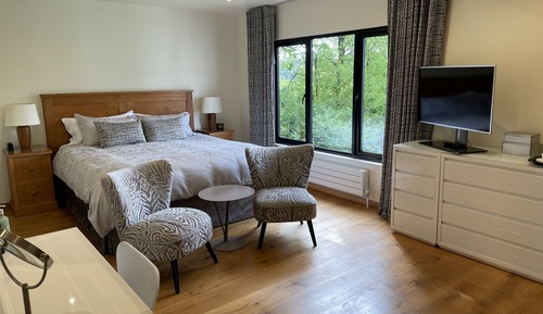 Luxury Room (Spinney – Superking Bed)