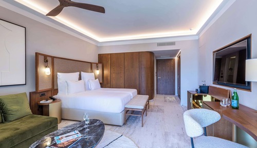 Junior Suite, 1 King Bed, Garden View (Pool)