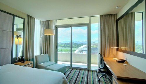 King, Basic Room, 1 King Bed, Non Smoking, Balcony