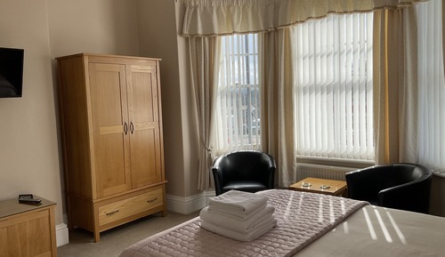 Superior Double Room, Ensuite (1st floor, Front of house)