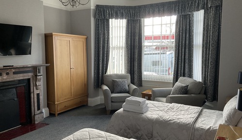 Twin Room, Ensuite (Bath & Shower)