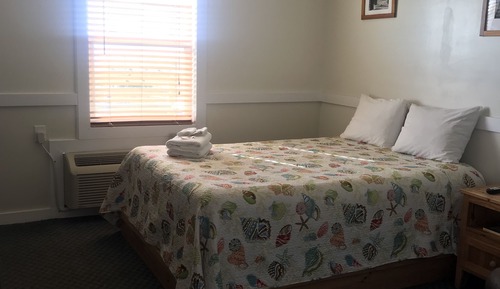 Basic Room, 1 Queen Bed