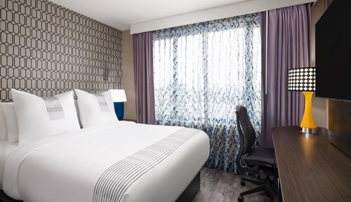 Standard Room, 1 Queen Bed, Non Smoking (Shower Only, with work desk)