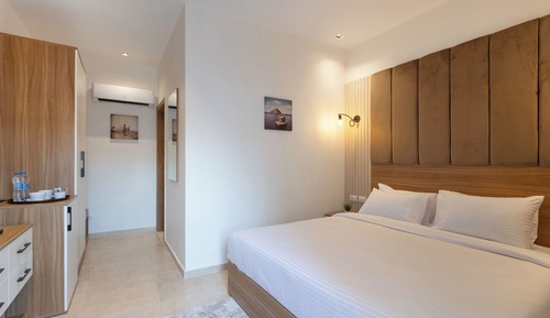 Standard Cabin, 1 King Bed, Poolside