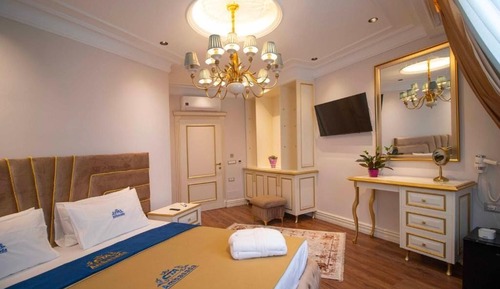 Deluxe Studio Suite, City View