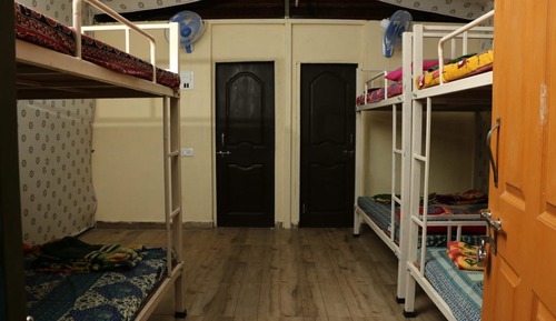 Basic Cottage, Park View