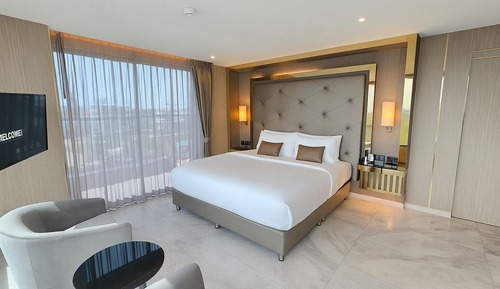Grand Presidential Suite with Jacuzzi