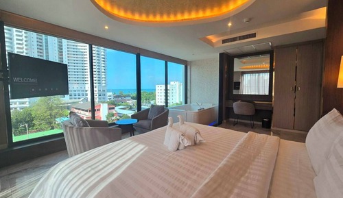 Grand Royal Suite with Jacuzzi