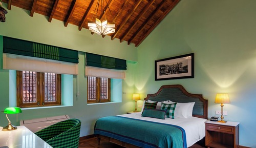 Luxury Courtyard View Room