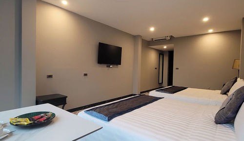 Deluxe Suite, City View