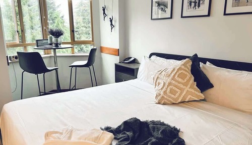 Studio Suite, 1 King Bed, Hot Tub, Mountain View (Cascade - 437)