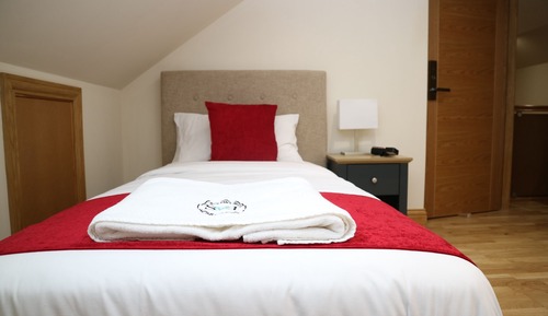 Basic Single Room, Courtyard View