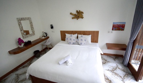 Deluxe Room, 1 King Bed, Balcony, Garden View