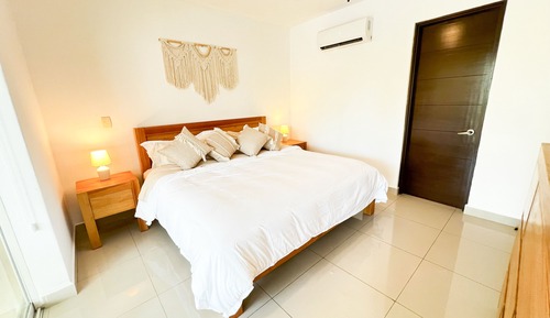 Family Apartment, 2 Bedrooms, Pool View, Poolside