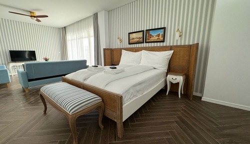 Ocean View Apartments - Pool View