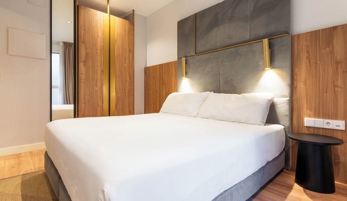 One-Bedroom Apartment with Sofa Bed