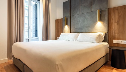 One-Bedroom Apartment with Balcony