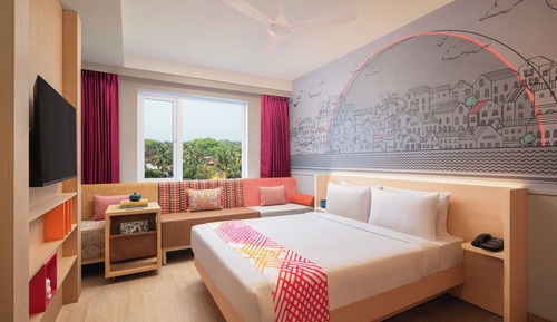 D-Luxe Queen Room- Coastal View