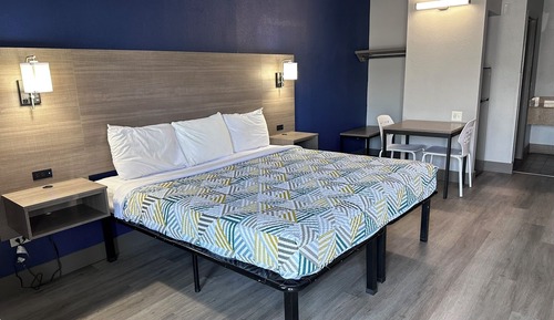 Studio, 1 King Bed, Accessible Bathtub, Non Smoking