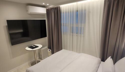 Deluxe A (Bathtub)