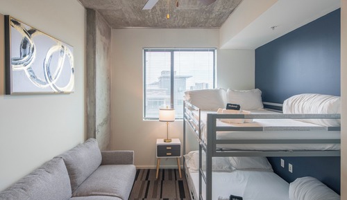 Classic Apartment, 2 Bedrooms, Refrigerator & Microwave, City View