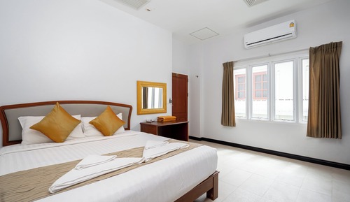 One Bedroom Apartment