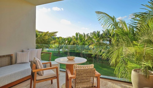 Deluxe Room, 1 King Bed, Balcony, Partial Ocean View