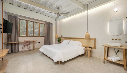 Studio Suite (201)