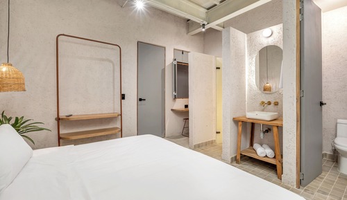 Studio Suite (306)